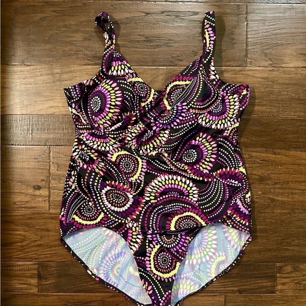 FADED GLORY, ONE-PIECE SWIMSUIT. MULTICOLOR ON A BLACK BACKGROUND SIZE XL(16-18) - Picture 6 of 7